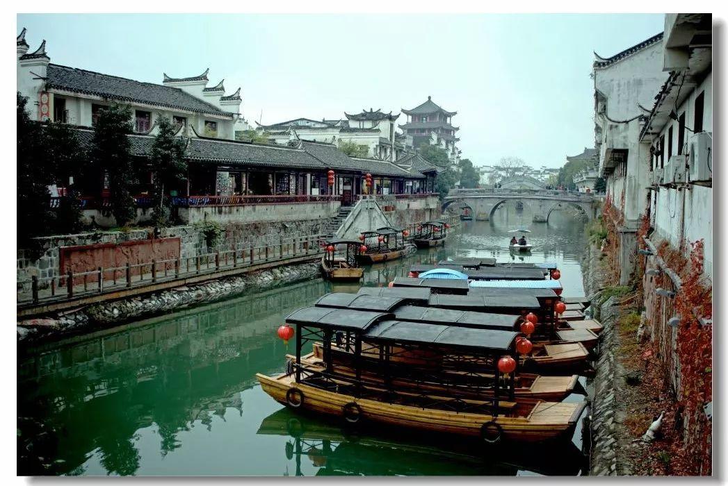 算命先生说让我去帮他拉人找他算命，回来给我钱，这样构成犯罪吗，会不会不好？游戏画面
